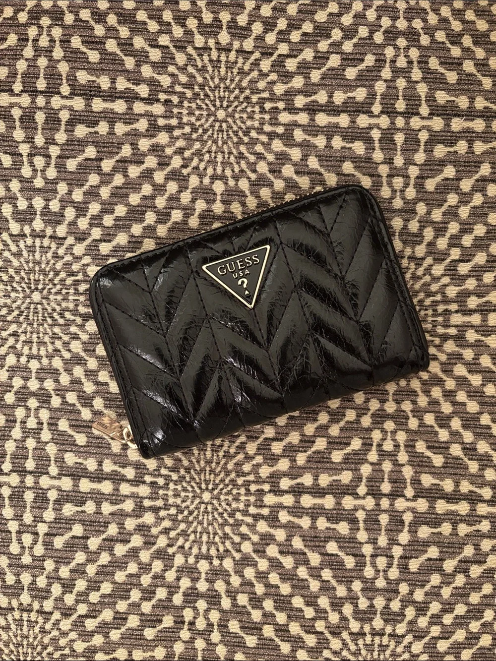 Guess Quilted Black Compact Wallet Clutch Purse Zip Around Like New